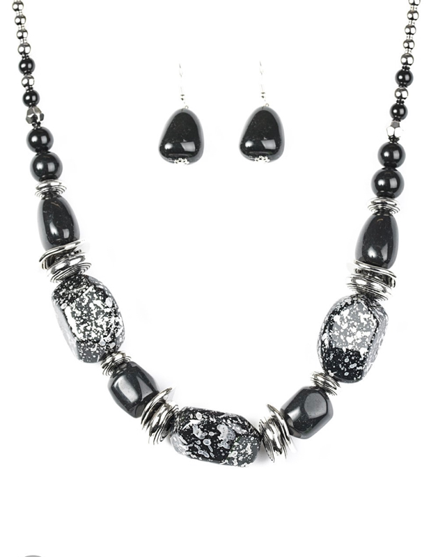 Paparazzi in good hot sale glazes black